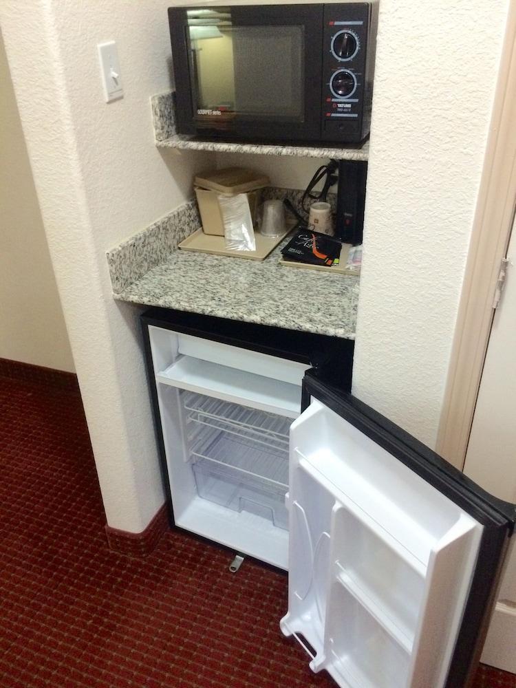 Comfort Inn & Suites Chesapeake - Portsmouth Bagian luar foto