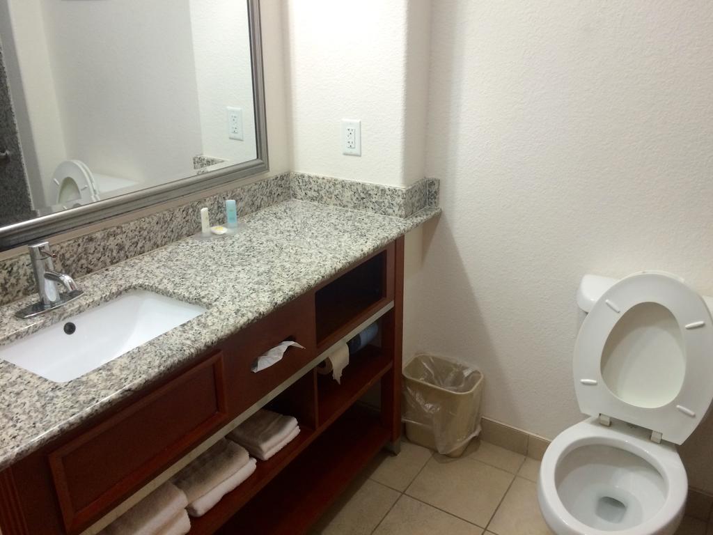 Comfort Inn & Suites Chesapeake - Portsmouth Bagian luar foto