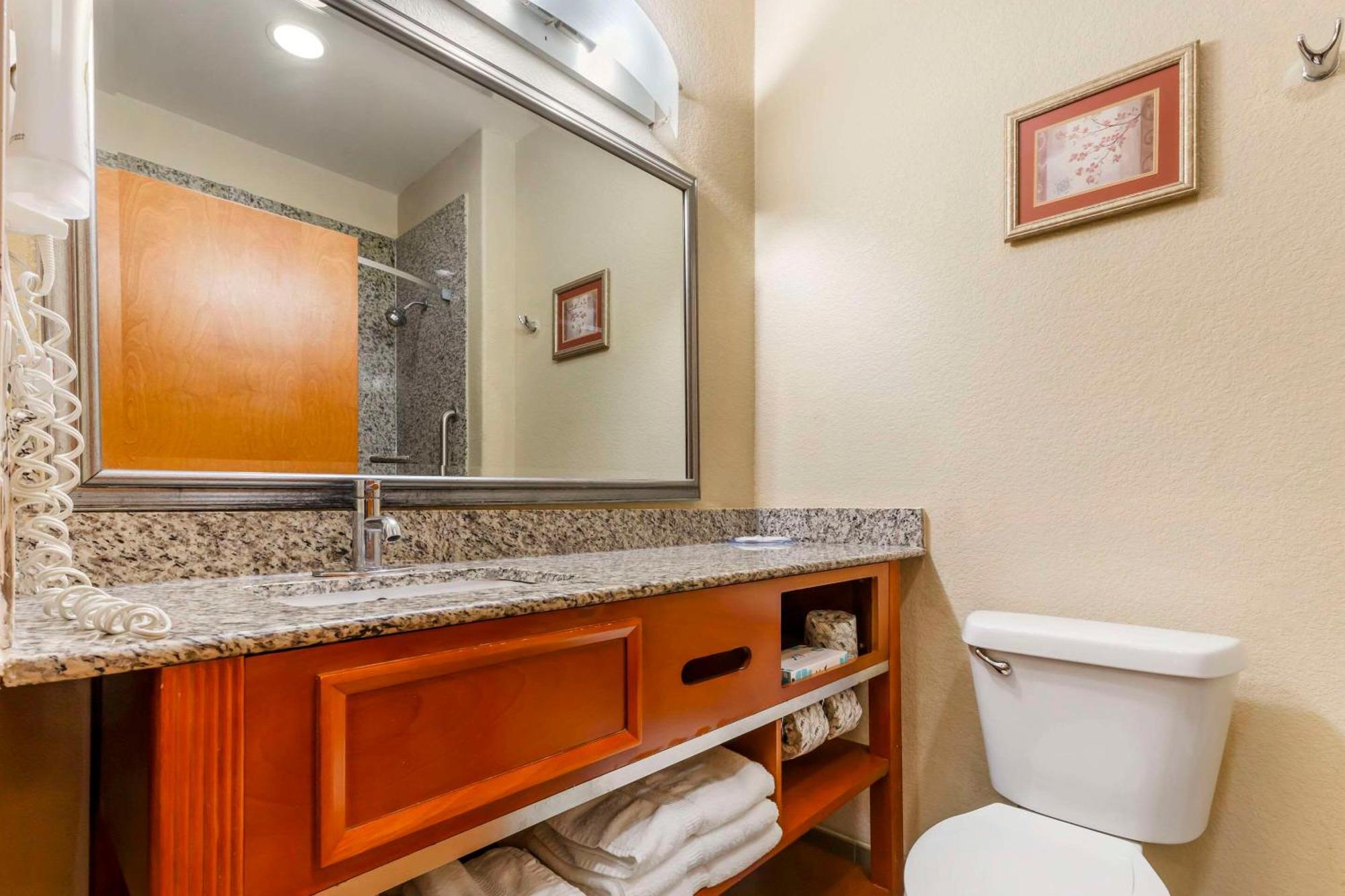 Comfort Inn & Suites Chesapeake - Portsmouth Bagian luar foto